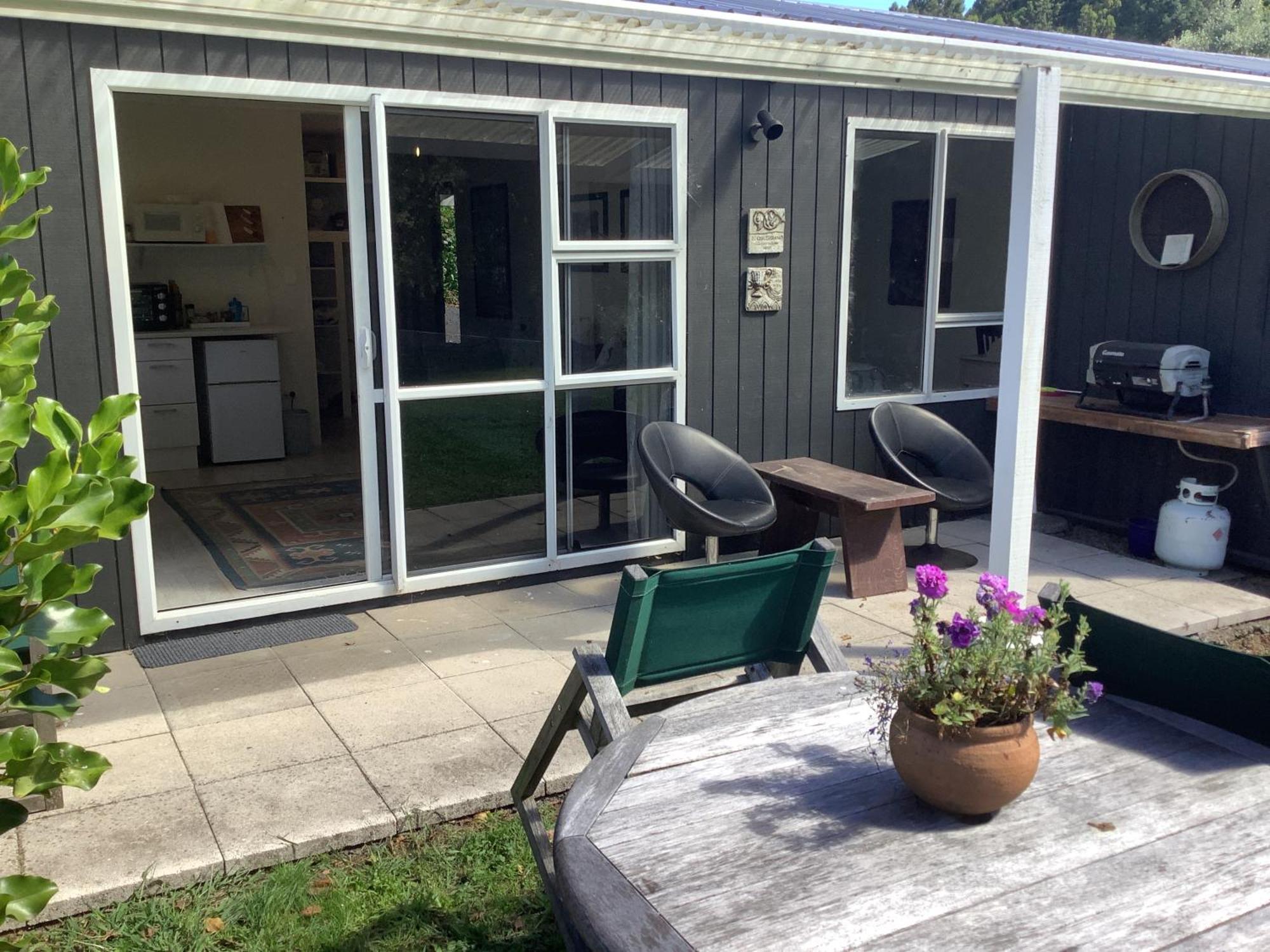 Wood Pigeon Pet Friendly Free Breakfast Hauraki Rail Trail 2kms Apartment